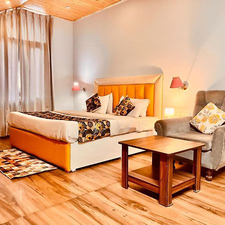 Hadimba Hill View By Hadimba Palace, Manali - Premium Room ! Family Hotel ! Parking ! Near Hadimba Temple Manāli Exterior foto