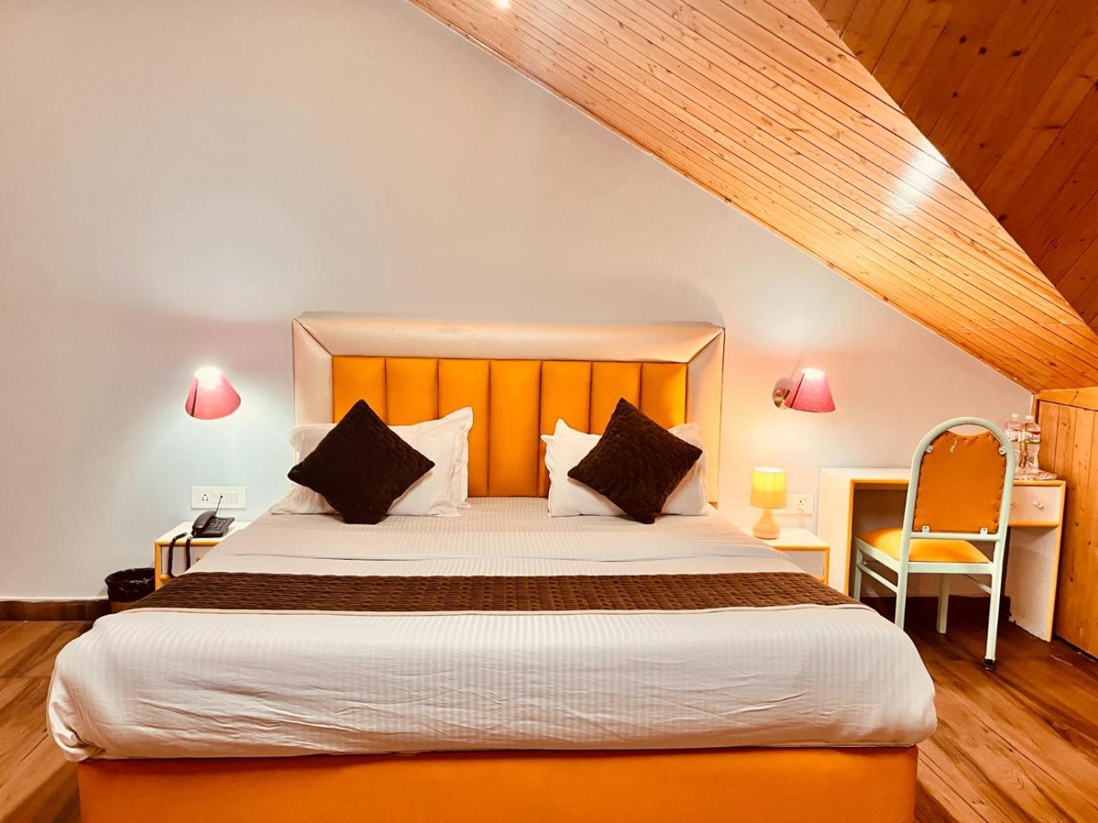 Hadimba Hill View By Hadimba Palace, Manali - Premium Room ! Family Hotel ! Parking ! Near Hadimba Temple Manāli Exterior foto