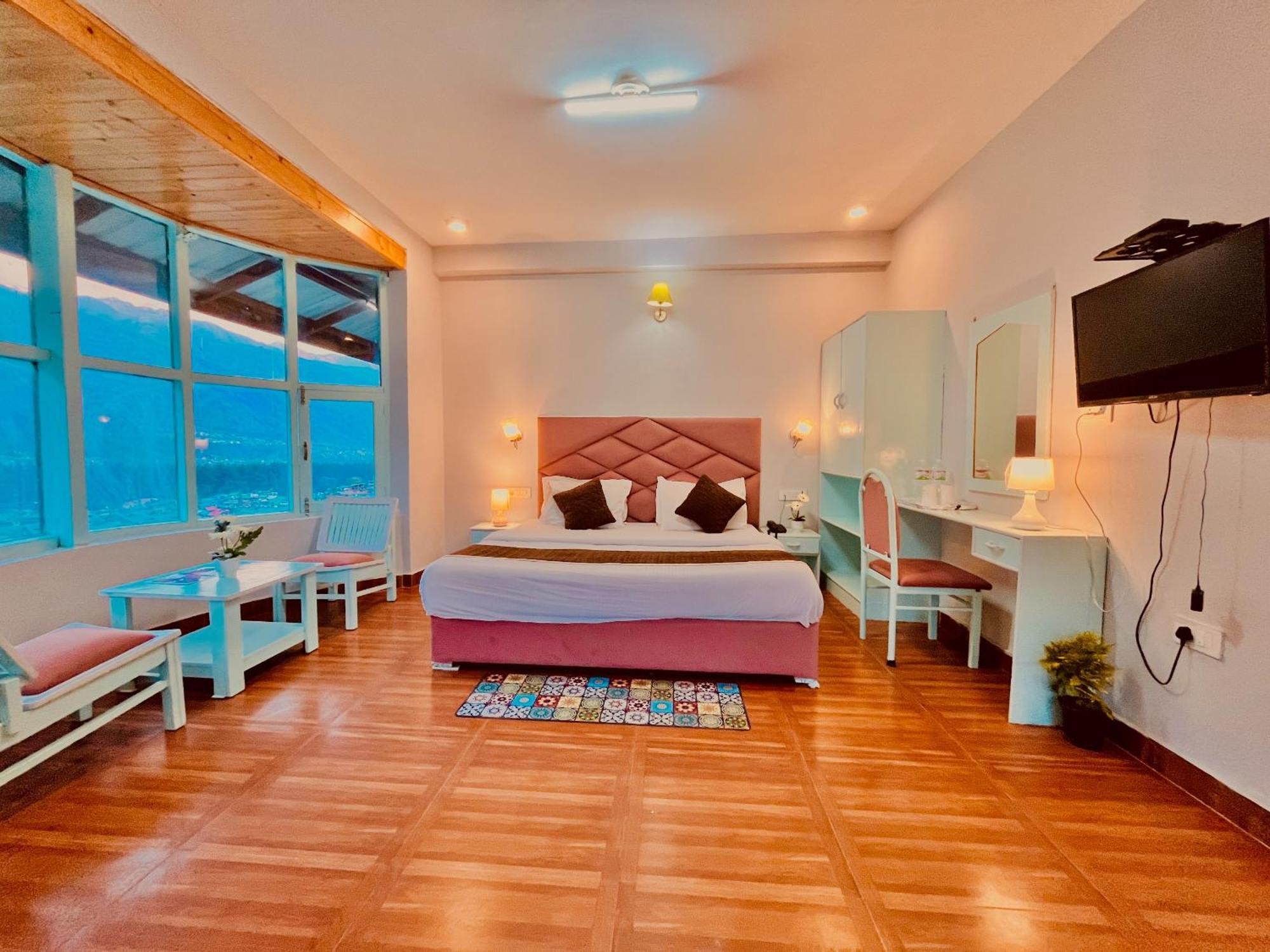 Hadimba Hill View By Hadimba Palace, Manali - Premium Room ! Family Hotel ! Parking ! Near Hadimba Temple Manāli Exterior foto