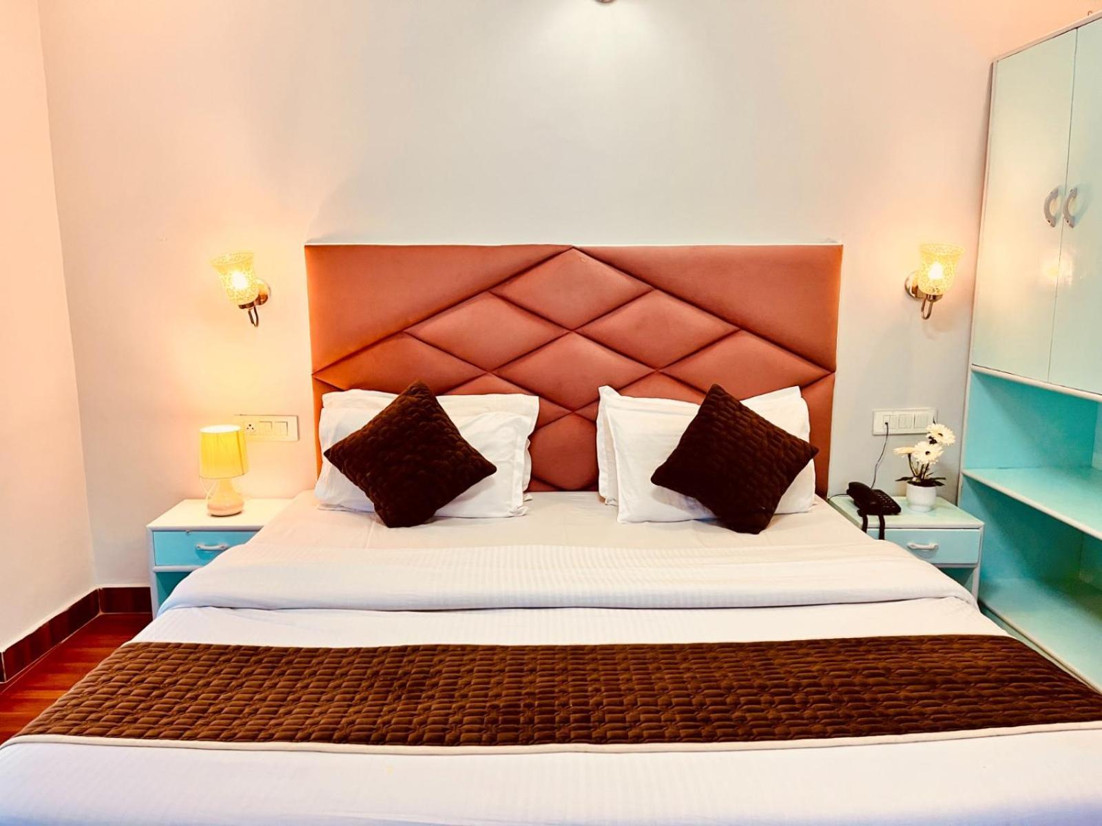 Hadimba Hill View By Hadimba Palace, Manali - Premium Room ! Family Hotel ! Parking ! Near Hadimba Temple Manāli Exterior foto