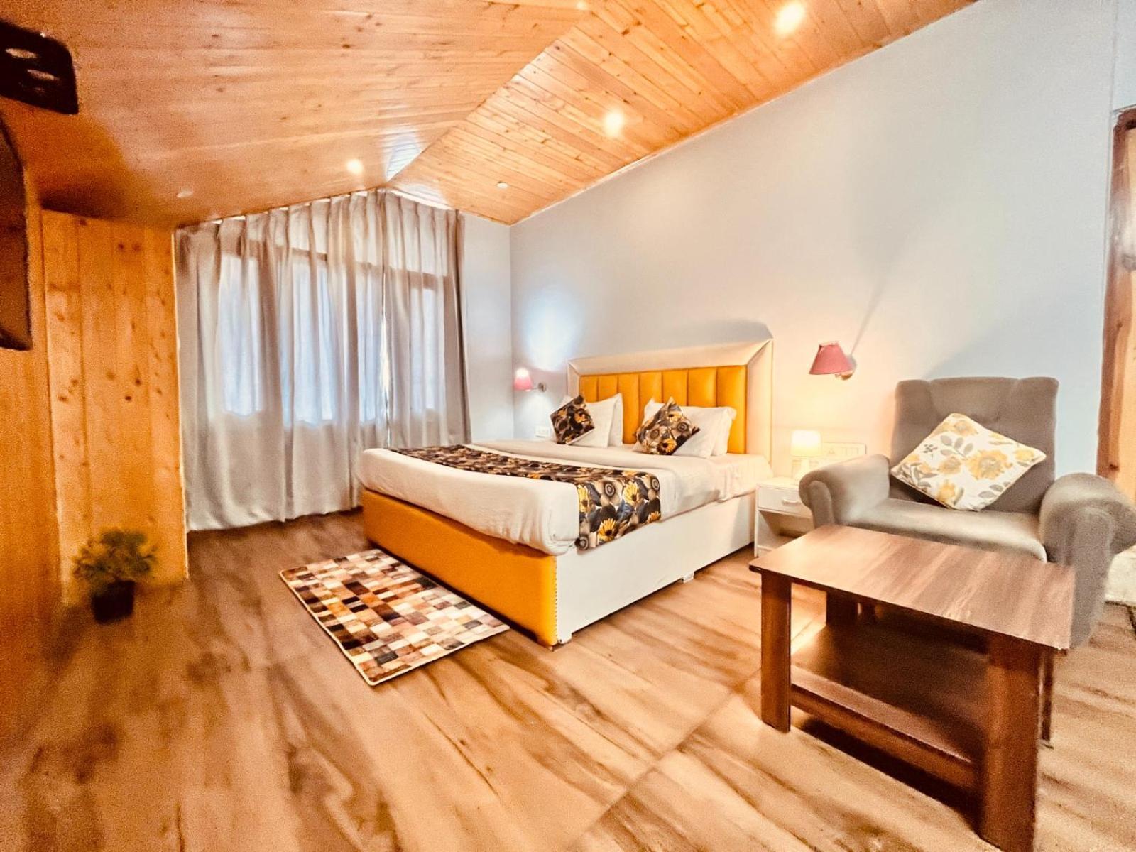 Hadimba Hill View By Hadimba Palace, Manali - Premium Room ! Family Hotel ! Parking ! Near Hadimba Temple Manāli Exterior foto