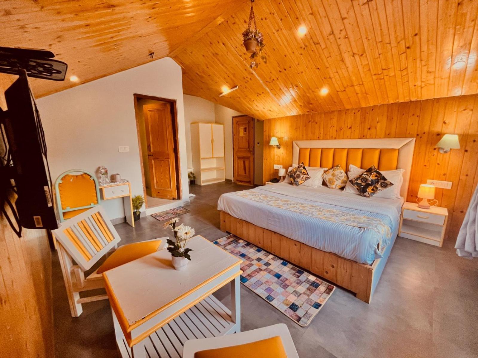 Hadimba Hill View By Hadimba Palace, Manali - Premium Room ! Family Hotel ! Parking ! Near Hadimba Temple Manāli Exterior foto
