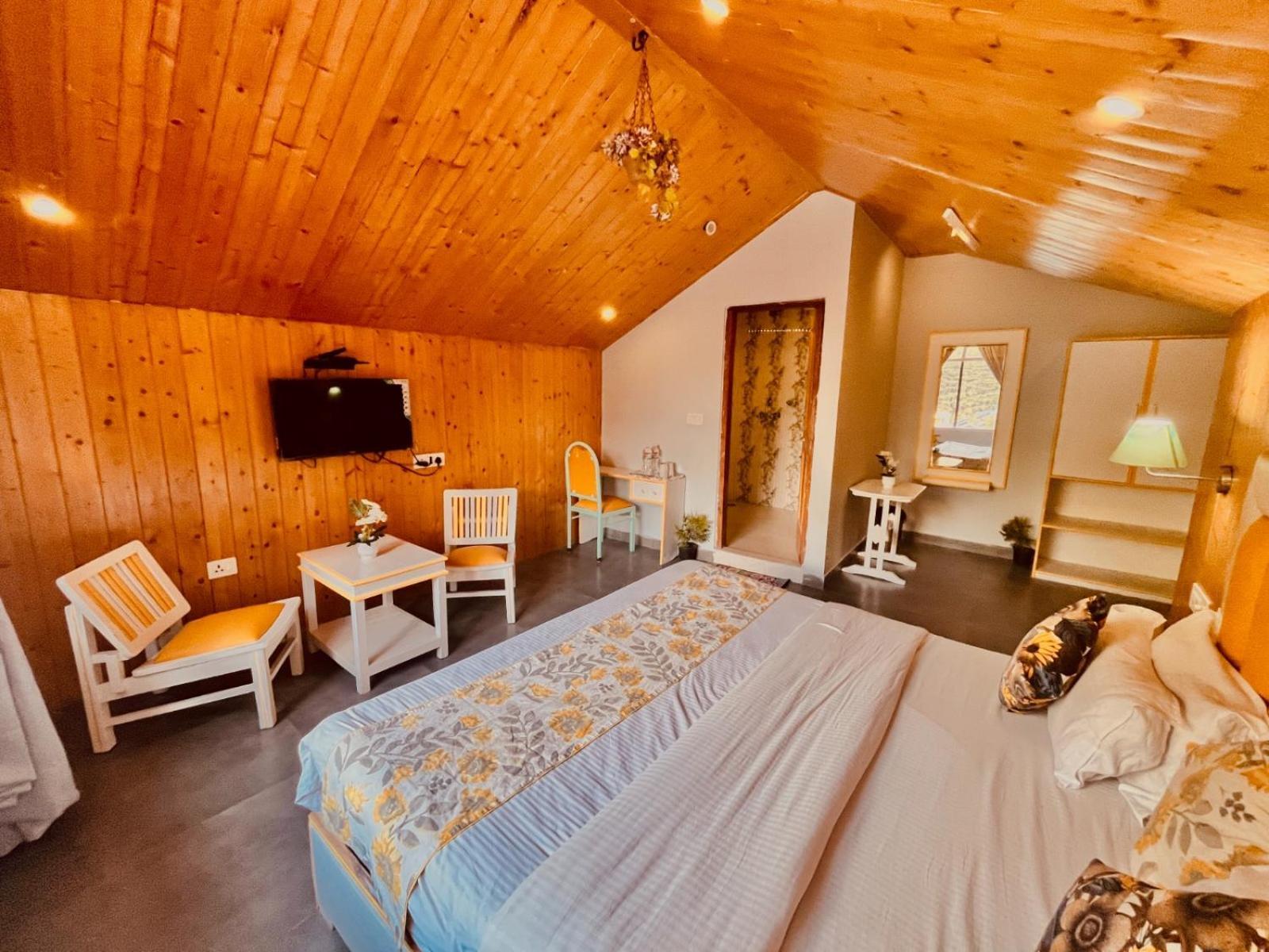 Hadimba Hill View By Hadimba Palace, Manali - Premium Room ! Family Hotel ! Parking ! Near Hadimba Temple Manāli Exterior foto