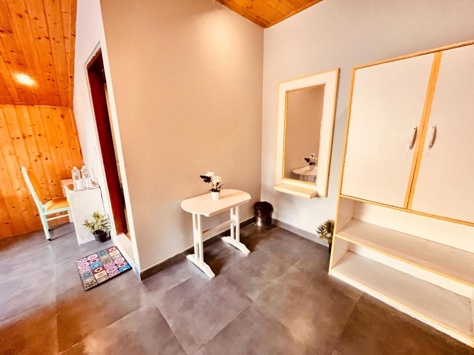 Hadimba Hill View By Hadimba Palace, Manali - Premium Room ! Family Hotel ! Parking ! Near Hadimba Temple Manāli Exterior foto