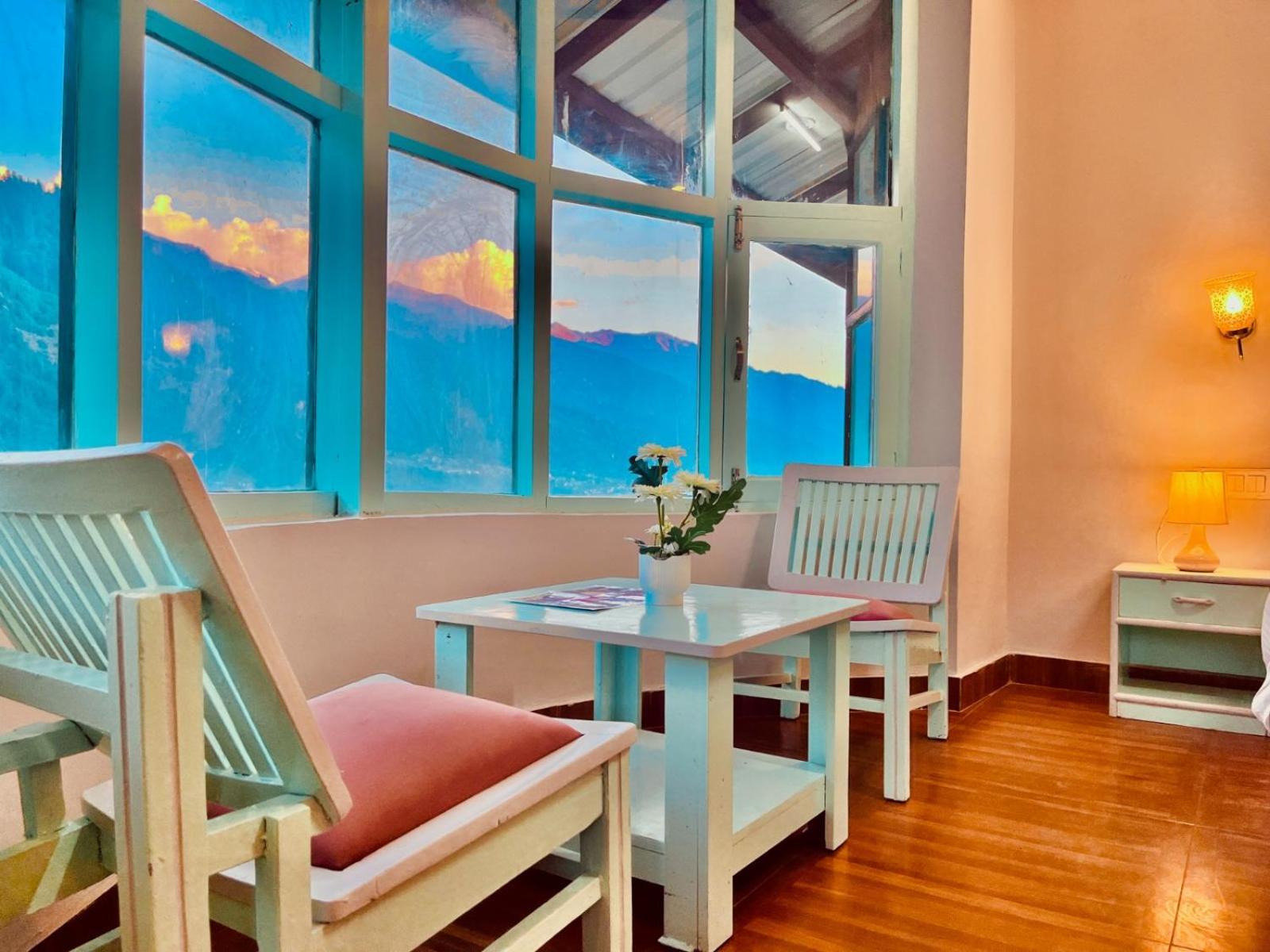 Hadimba Hill View By Hadimba Palace, Manali - Premium Room ! Family Hotel ! Parking ! Near Hadimba Temple Manāli Exterior foto