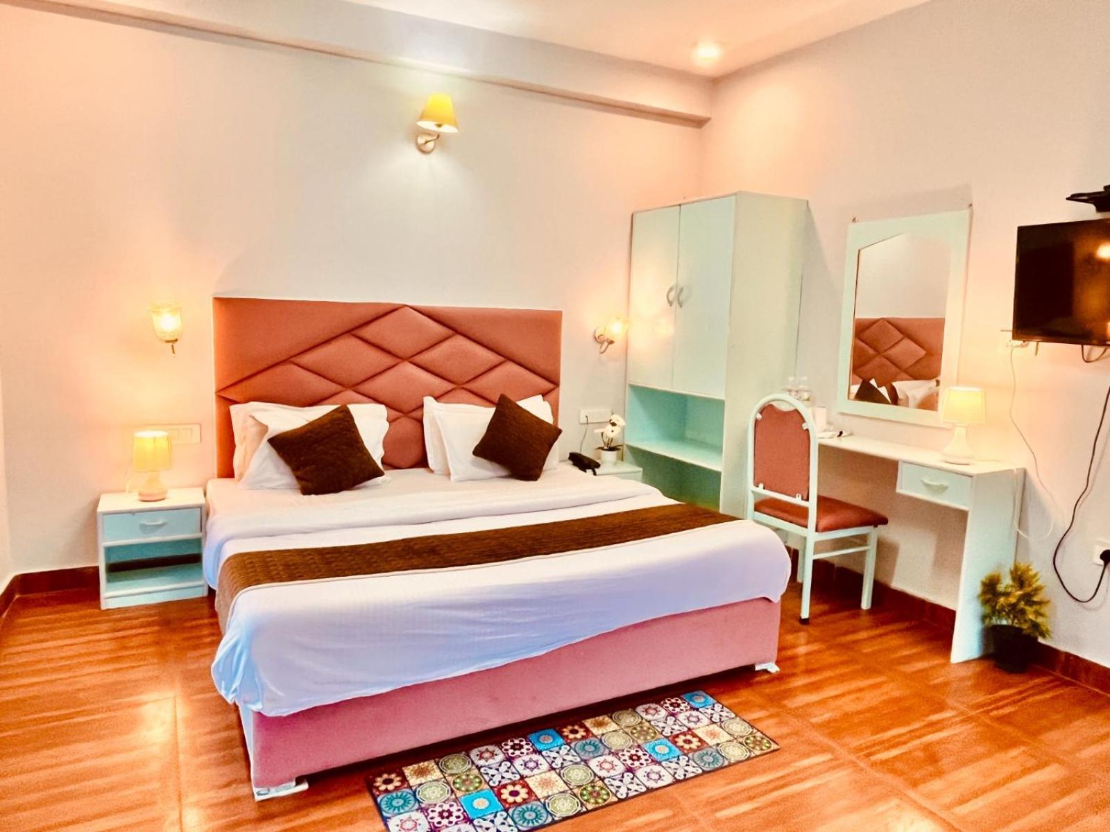 Hadimba Hill View By Hadimba Palace, Manali - Premium Room ! Family Hotel ! Parking ! Near Hadimba Temple Manāli Exterior foto
