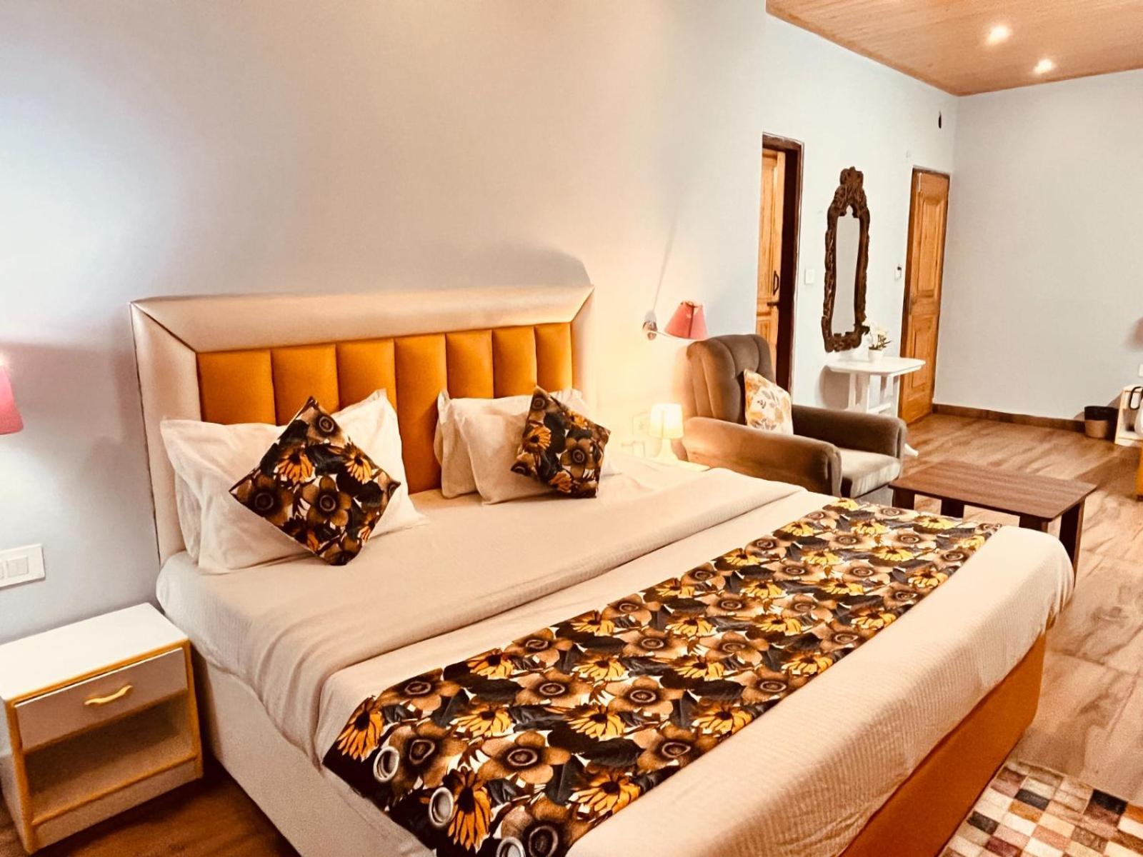 Hadimba Hill View By Hadimba Palace, Manali - Premium Room ! Family Hotel ! Parking ! Near Hadimba Temple Manāli Exterior foto