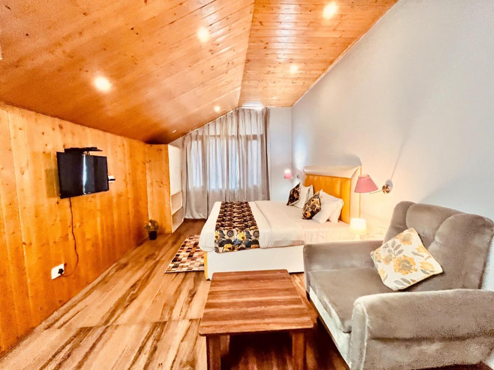 Hadimba Hill View By Hadimba Palace, Manali - Premium Room ! Family Hotel ! Parking ! Near Hadimba Temple Manāli Exterior foto