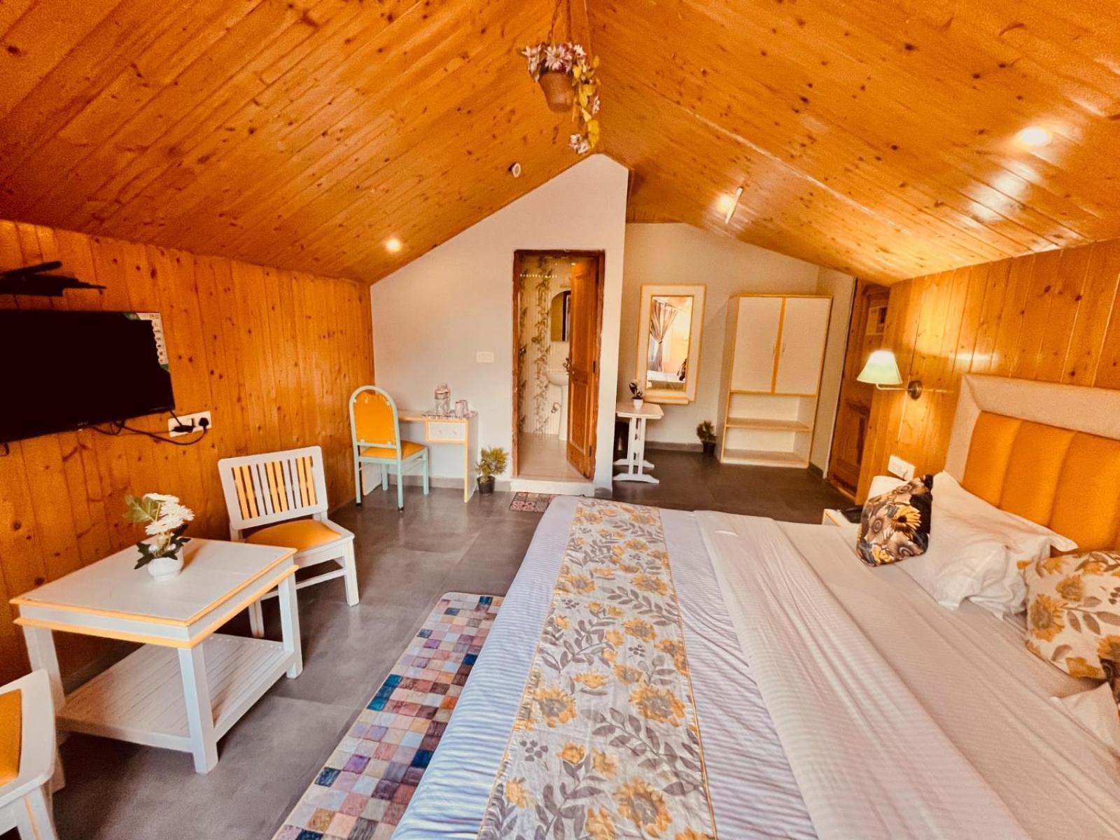 Hadimba Hill View By Hadimba Palace, Manali - Premium Room ! Family Hotel ! Parking ! Near Hadimba Temple Manāli Exterior foto