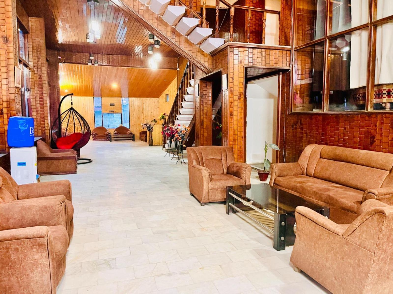 Hadimba Hill View By Hadimba Palace, Manali - Premium Room ! Family Hotel ! Parking ! Near Hadimba Temple Manāli Exterior foto