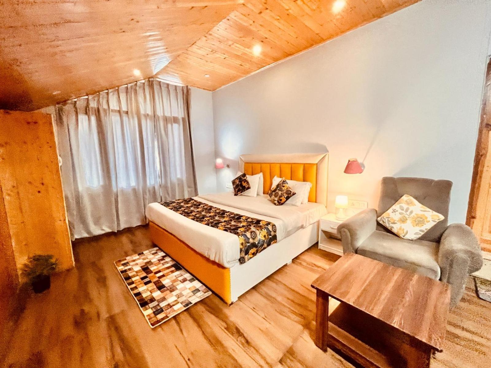 Hadimba Hill View By Hadimba Palace, Manali - Premium Room ! Family Hotel ! Parking ! Near Hadimba Temple Manāli Exterior foto