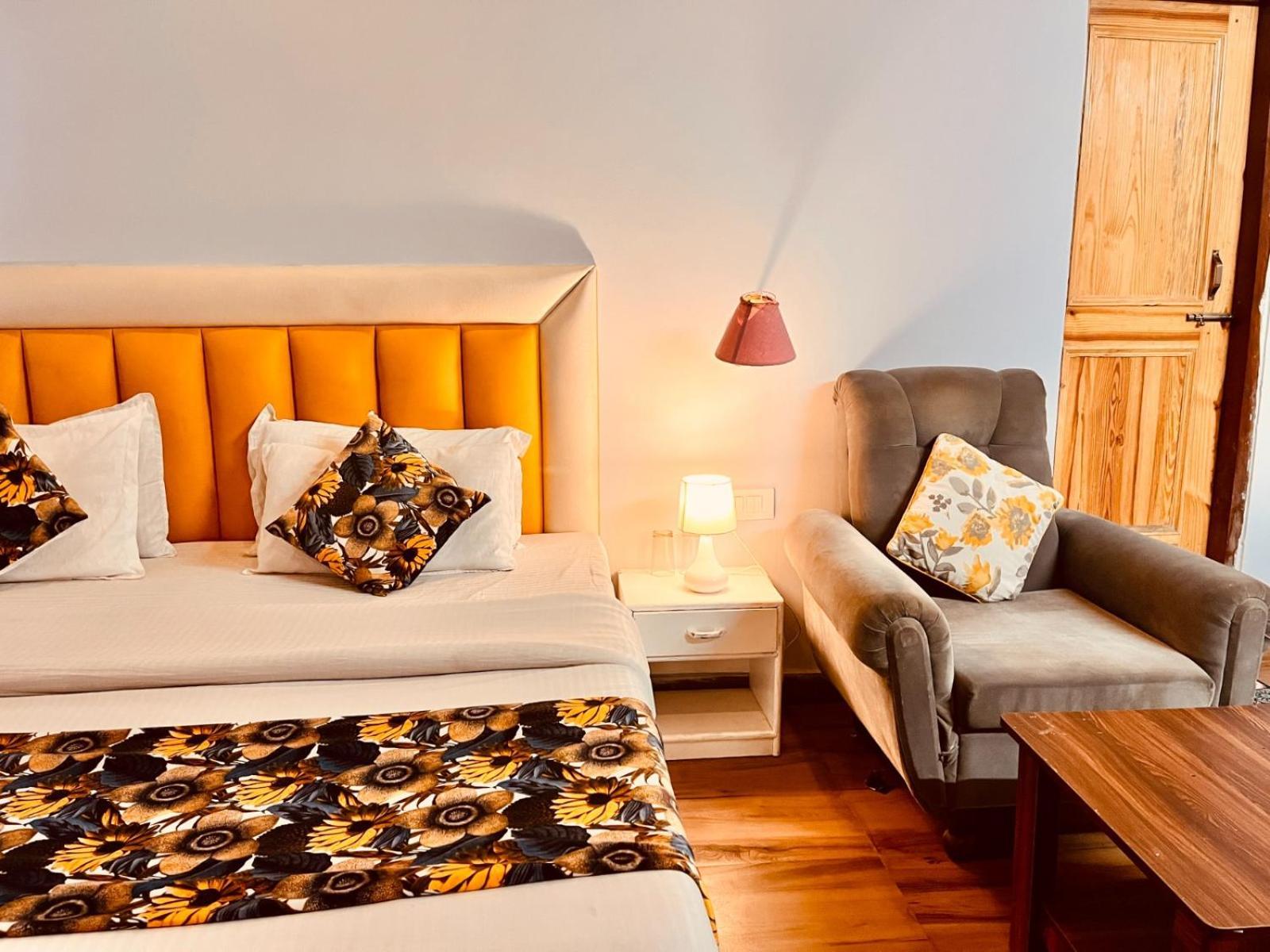 Hadimba Hill View By Hadimba Palace, Manali - Premium Room ! Family Hotel ! Parking ! Near Hadimba Temple Manāli Exterior foto