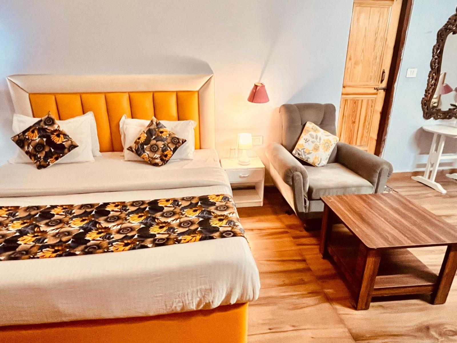 Hadimba Hill View By Hadimba Palace, Manali - Premium Room ! Family Hotel ! Parking ! Near Hadimba Temple Manāli Exterior foto
