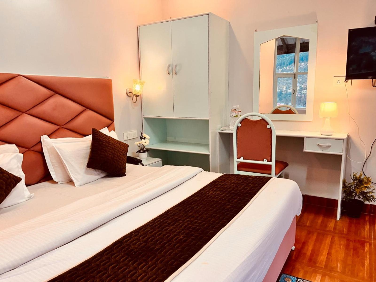 Hadimba Hill View By Hadimba Palace, Manali - Premium Room ! Family Hotel ! Parking ! Near Hadimba Temple Manāli Exterior foto