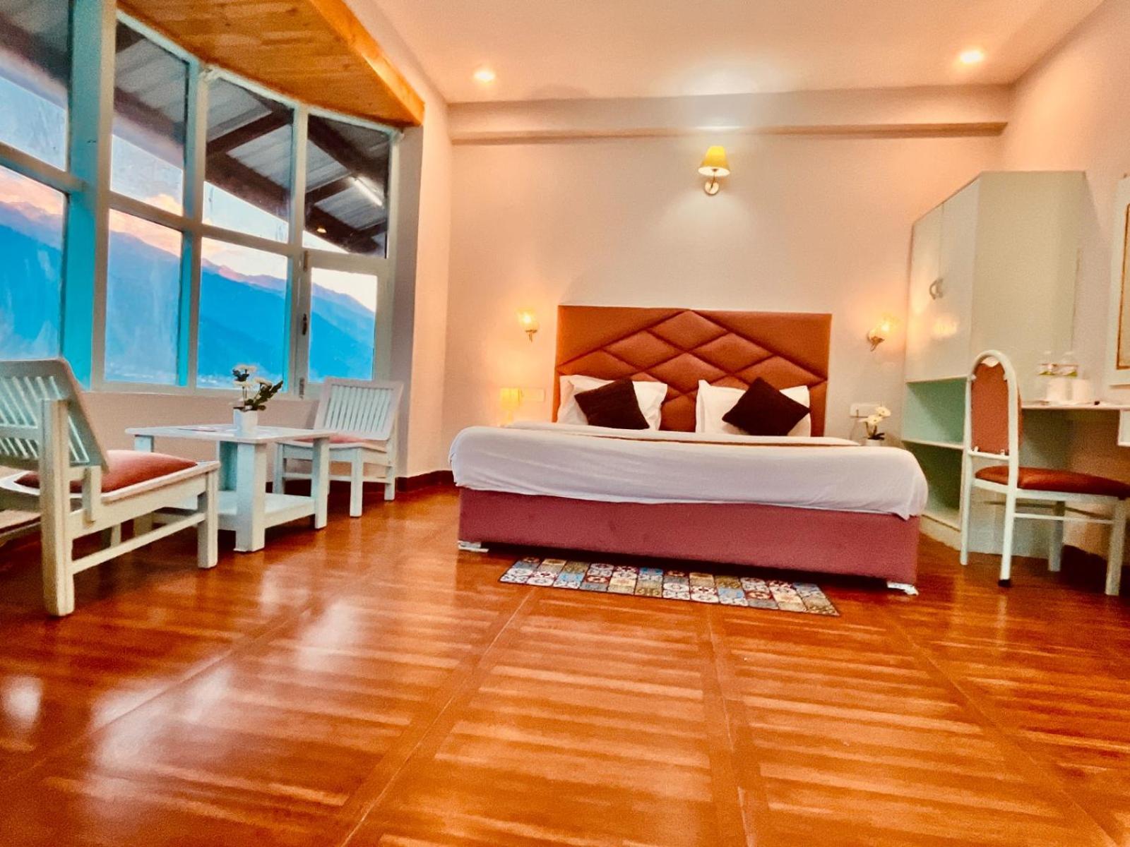 Hadimba Hill View By Hadimba Palace, Manali - Premium Room ! Family Hotel ! Parking ! Near Hadimba Temple Manāli Exterior foto