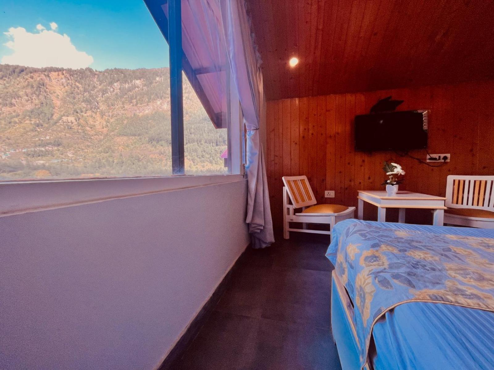 Hadimba Hill View By Hadimba Palace, Manali - Premium Room ! Family Hotel ! Parking ! Near Hadimba Temple Manāli Exterior foto