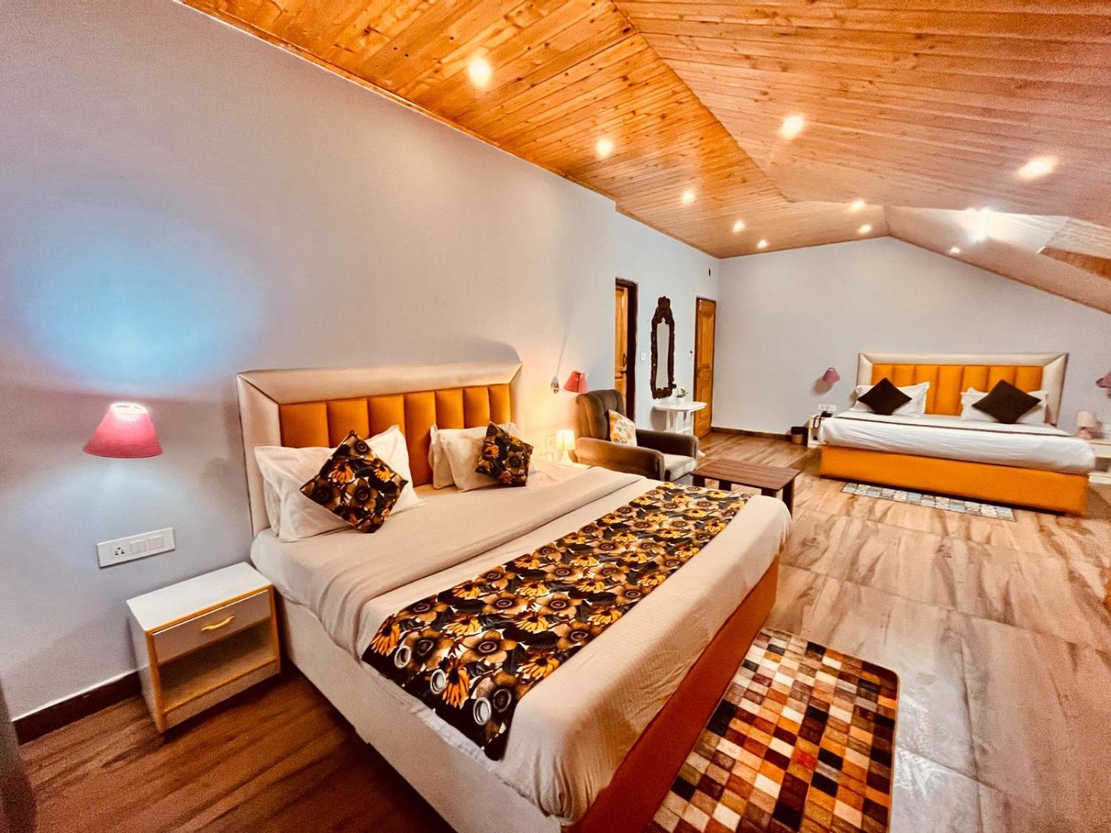 Hadimba Hill View By Hadimba Palace, Manali - Premium Room ! Family Hotel ! Parking ! Near Hadimba Temple Manāli Exterior foto