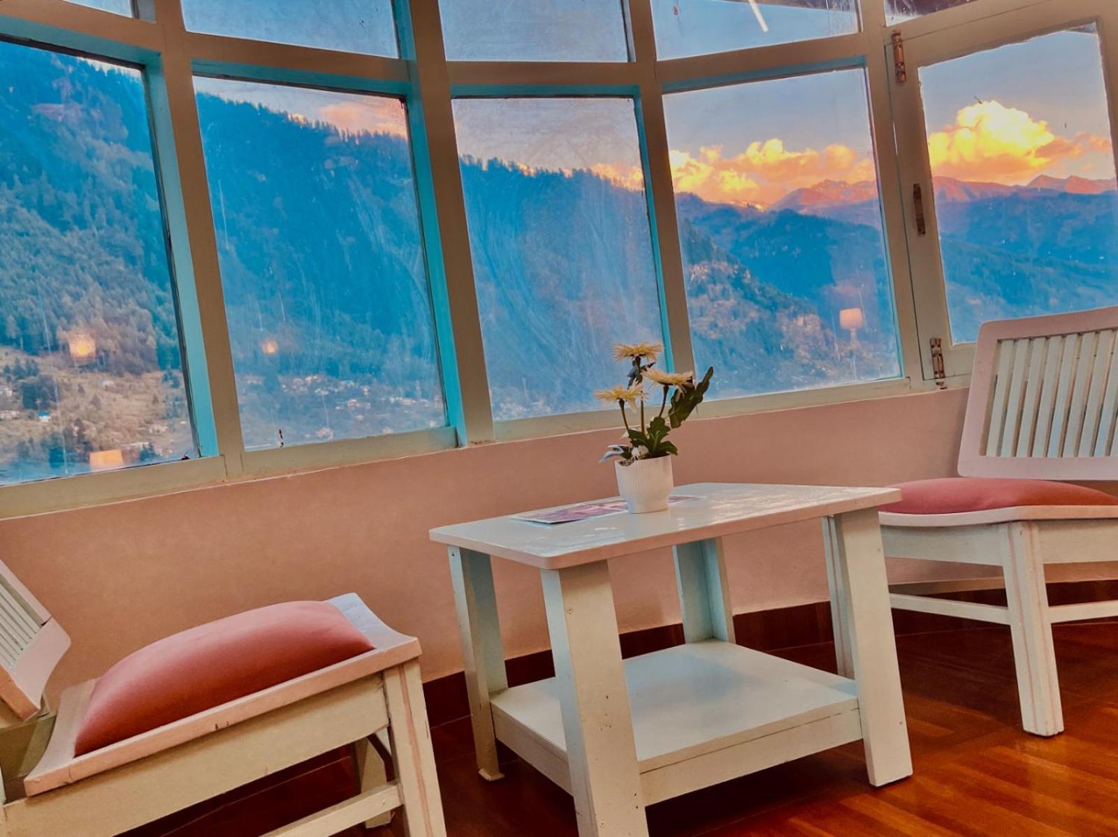 Hadimba Hill View By Hadimba Palace, Manali - Premium Room ! Family Hotel ! Parking ! Near Hadimba Temple Manāli Exterior foto