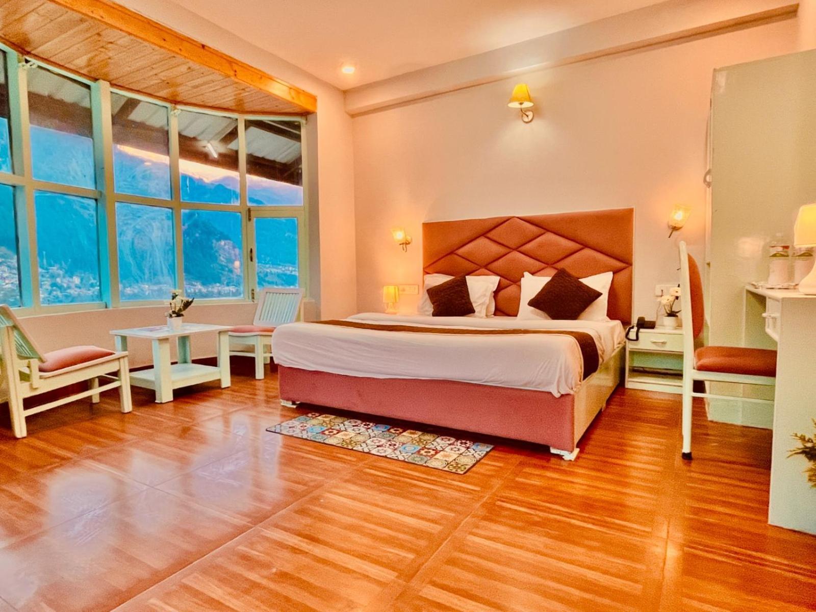 Hadimba Hill View By Hadimba Palace, Manali - Premium Room ! Family Hotel ! Parking ! Near Hadimba Temple Manāli Exterior foto