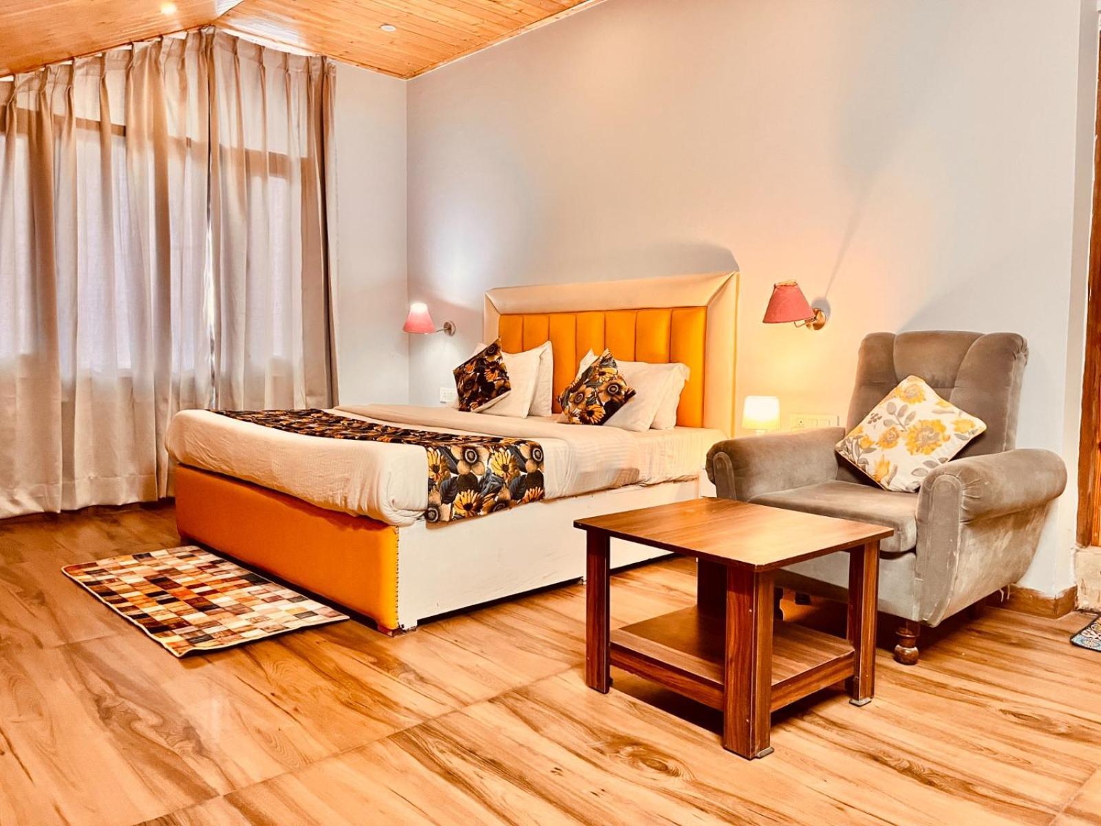 Hadimba Hill View By Hadimba Palace, Manali - Premium Room ! Family Hotel ! Parking ! Near Hadimba Temple Manāli Exterior foto